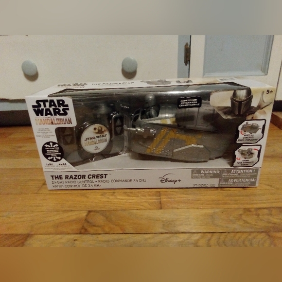 Star Wars The Mandalorian Razor Crest Radio 2.4 GHz Radio Remote Control Toy - Picture 1 of 2